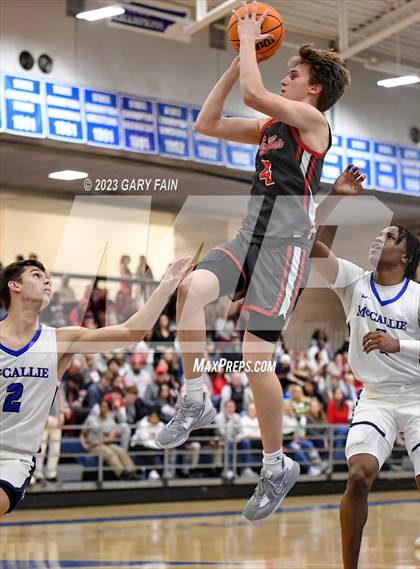 Thumbnail 1 in Baylor @ McCallie photogallery.