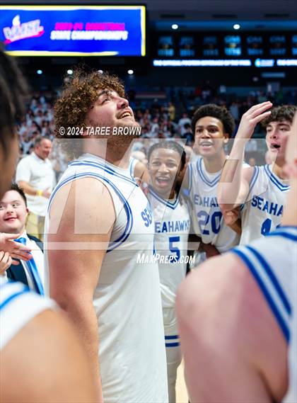 Thumbnail 2 in Patriot vs. South Lakes (VHSL Class 6 Final) photogallery.