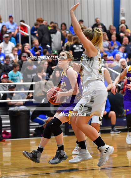 Thumbnail 1 in Wonderview vs. Concord (AAA 1A Regional Playoff) photogallery.