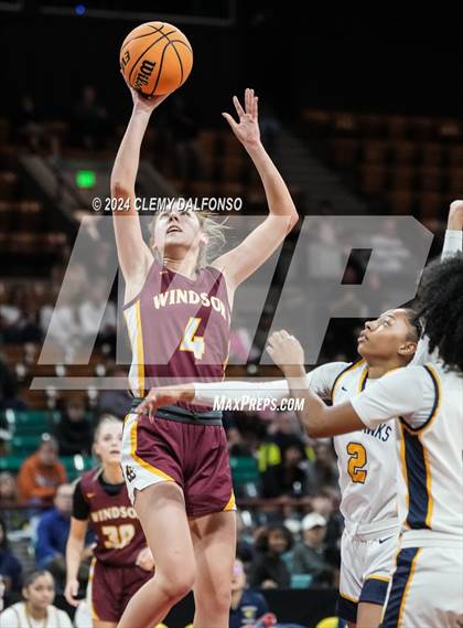 Thumbnail 1 in Windsor vs Northfield (CHSAA 5A Great 8) photogallery.