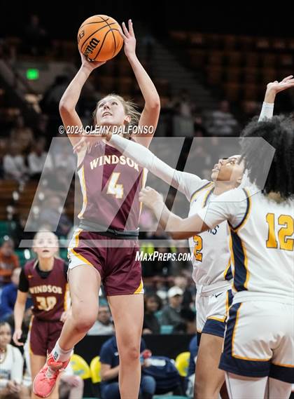 Thumbnail 3 in Windsor vs Northfield (CHSAA 5A Great 8) photogallery.
