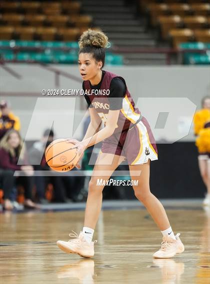 Thumbnail 3 in Windsor vs Northfield (CHSAA 5A Great 8) photogallery.