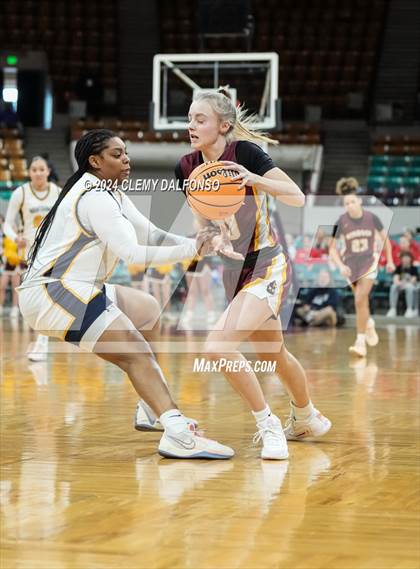 Thumbnail 1 in Windsor vs Northfield (CHSAA 5A Great 8) photogallery.