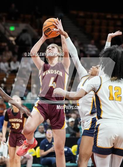 Thumbnail 2 in Windsor vs Northfield (CHSAA 5A Great 8) photogallery.
