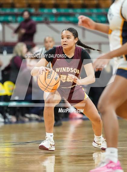 Thumbnail 2 in Windsor vs Northfield (CHSAA 5A Great 8) photogallery.