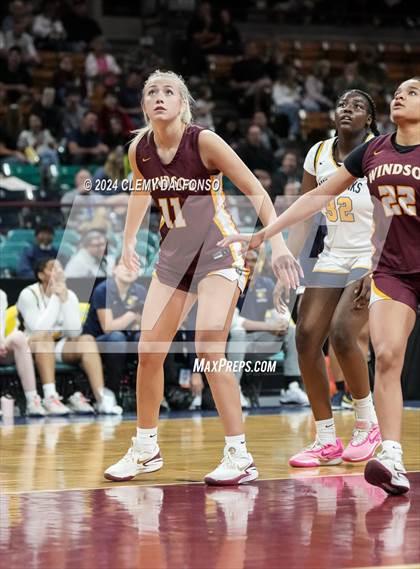 Thumbnail 3 in Windsor vs Northfield (CHSAA 5A Great 8) photogallery.