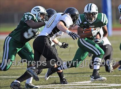 Thumbnail 3 in St. Anthony's vs. Holy Trinity (CHSFL Class AAA Final) photogallery.