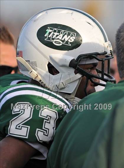 Thumbnail 2 in St. Anthony's vs. Holy Trinity (CHSFL Class AAA Final) photogallery.