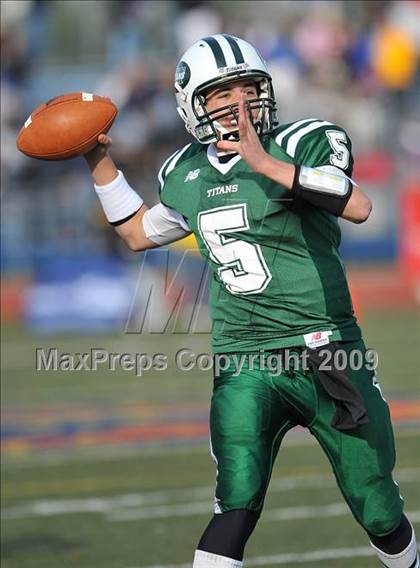 Thumbnail 2 in St. Anthony's vs. Holy Trinity (CHSFL Class AAA Final) photogallery.