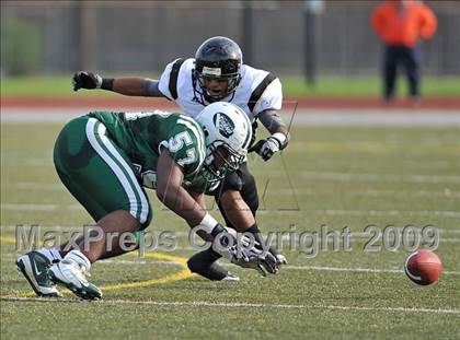 Thumbnail 2 in St. Anthony's vs. Holy Trinity (CHSFL Class AAA Final) photogallery.