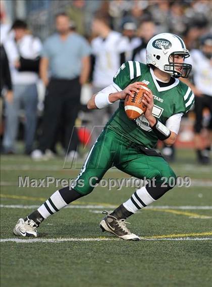 Thumbnail 2 in St. Anthony's vs. Holy Trinity (CHSFL Class AAA Final) photogallery.