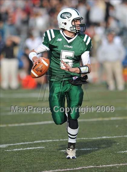Thumbnail 3 in St. Anthony's vs. Holy Trinity (CHSFL Class AAA Final) photogallery.
