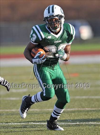 Thumbnail 2 in St. Anthony's vs. Holy Trinity (CHSFL Class AAA Final) photogallery.