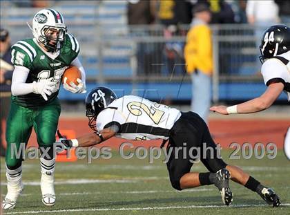 Thumbnail 3 in St. Anthony's vs. Holy Trinity (CHSFL Class AAA Final) photogallery.