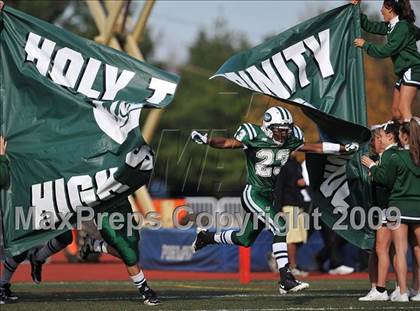 Thumbnail 3 in St. Anthony's vs. Holy Trinity (CHSFL Class AAA Final) photogallery.