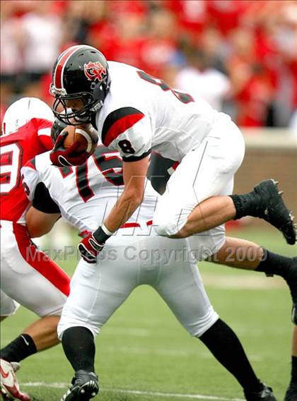 Thumbnail 3 in Oak Hills vs. La Salle (Skyline Crosstown Showdown) photogallery.