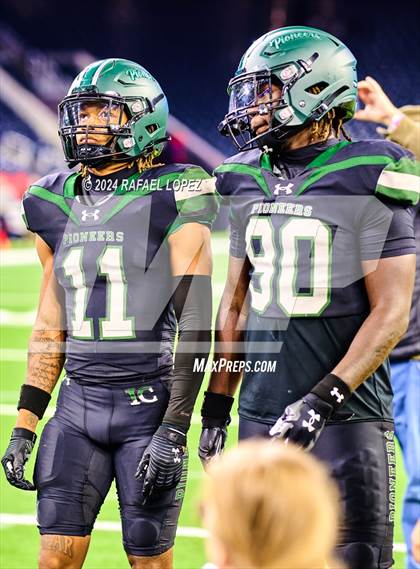 Thumbnail 1 in Iowa Colony vs. Randle (UIL 5A D2 Football Quarterfinal) photogallery.