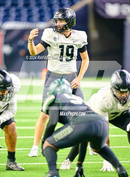 Thumbnail 3 in Iowa Colony vs. Randle (UIL 5A D2 Football Quarterfinal) photogallery.