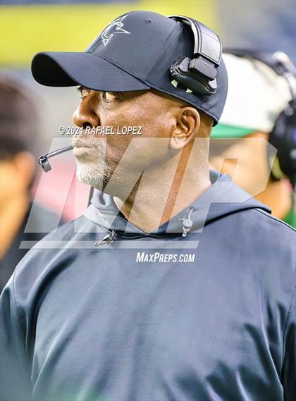 Thumbnail 2 in Iowa Colony vs. Randle (UIL 5A D2 Football Quarterfinal) photogallery.