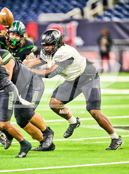 Thumbnail 2 in Iowa Colony vs. Randle (UIL 5A D2 Football Quarterfinal) photogallery.