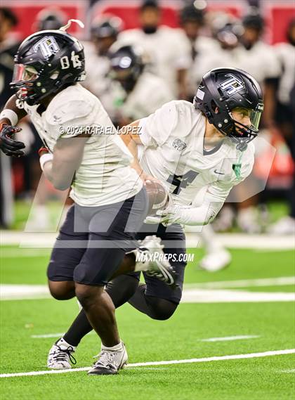Thumbnail 2 in Iowa Colony vs. Randle (UIL 5A D2 Football Quarterfinal) photogallery.
