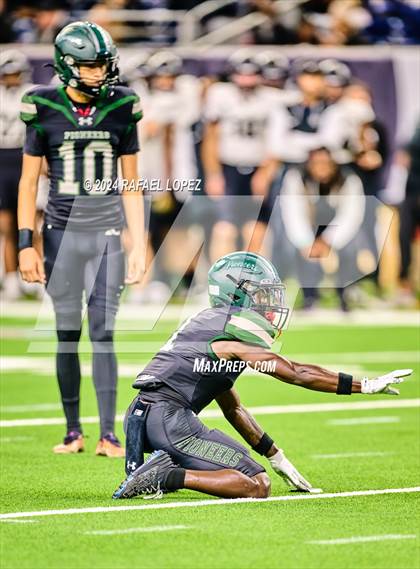 Thumbnail 2 in Iowa Colony vs. Randle (UIL 5A D2 Football Quarterfinal) photogallery.
