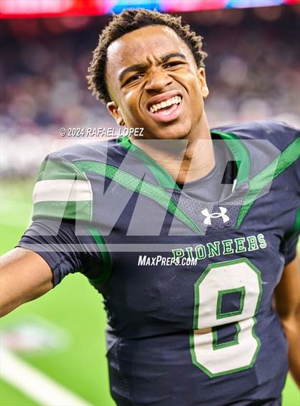 Thumbnail 2 in Iowa Colony vs. Randle (UIL 5A D2 Football Quarterfinal) photogallery.