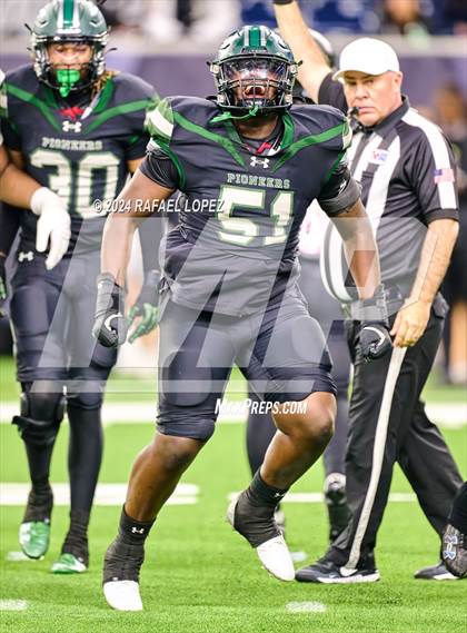 Thumbnail 2 in Iowa Colony vs. Randle (UIL 5A D2 Football Quarterfinal) photogallery.