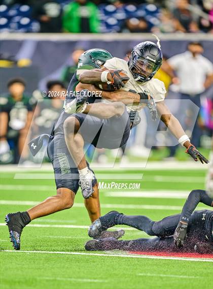 Thumbnail 3 in Iowa Colony vs. Randle (UIL 5A D2 Football Quarterfinal) photogallery.