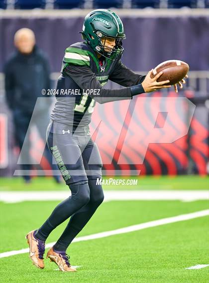 Thumbnail 3 in Iowa Colony vs. Randle (UIL 5A D2 Football Quarterfinal) photogallery.