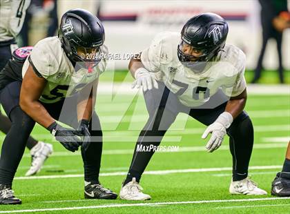 Thumbnail 2 in Iowa Colony vs. Randle (UIL 5A D2 Football Quarterfinal) photogallery.