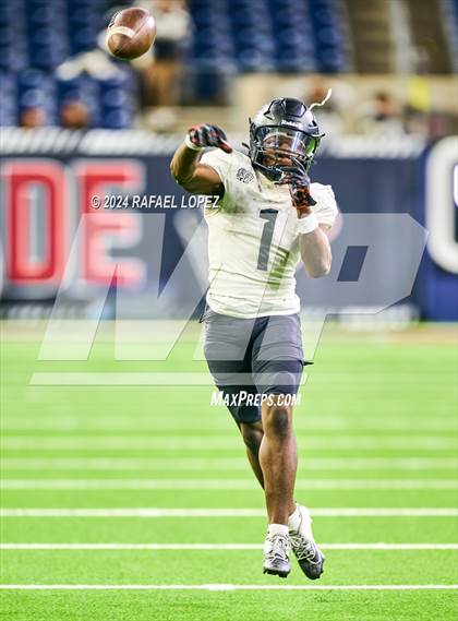 Thumbnail 3 in Iowa Colony vs. Randle (UIL 5A D2 Football Quarterfinal) photogallery.