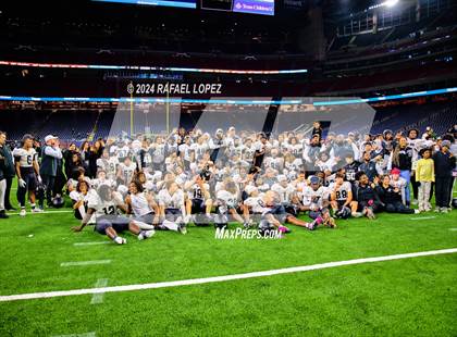 Thumbnail 1 in Iowa Colony vs. Randle (UIL 5A D2 Football Quarterfinal) photogallery.