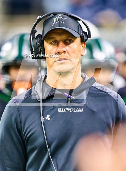 Thumbnail 1 in Iowa Colony vs. Randle (UIL 5A D2 Football Quarterfinal) photogallery.