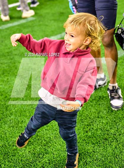 Thumbnail 1 in Iowa Colony vs. Randle (UIL 5A D2 Football Quarterfinal) photogallery.