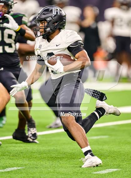 Thumbnail 1 in Iowa Colony vs. Randle (UIL 5A D2 Football Quarterfinal) photogallery.