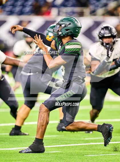 Thumbnail 2 in Iowa Colony vs. Randle (UIL 5A D2 Football Quarterfinal) photogallery.