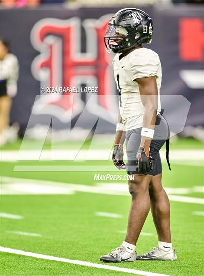 Thumbnail 1 in Iowa Colony vs. Randle (UIL 5A D2 Football Quarterfinal) photogallery.