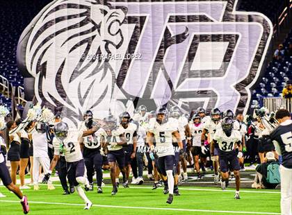 Thumbnail 2 in Iowa Colony vs. Randle (UIL 5A D2 Football Quarterfinal) photogallery.