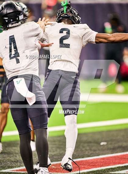 Thumbnail 2 in Iowa Colony vs. Randle (UIL 5A D2 Football Quarterfinal) photogallery.