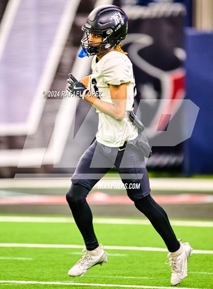 Thumbnail 2 in Iowa Colony vs. Randle (UIL 5A D2 Football Quarterfinal) photogallery.