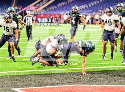 Thumbnail 2 in Iowa Colony vs. Randle (UIL 5A D2 Football Quarterfinal) photogallery.