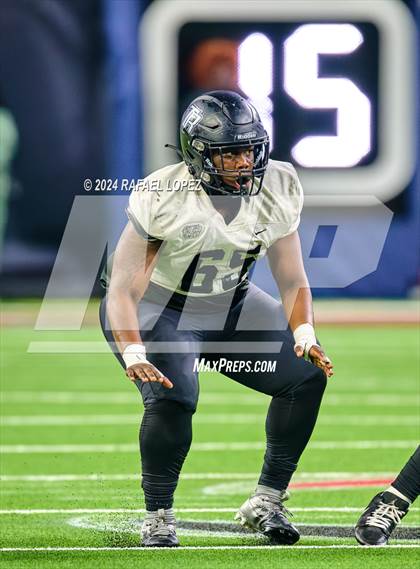 Thumbnail 2 in Iowa Colony vs. Randle (UIL 5A D2 Football Quarterfinal) photogallery.