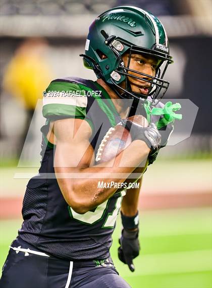 Thumbnail 2 in Iowa Colony vs. Randle (UIL 5A D2 Football Quarterfinal) photogallery.