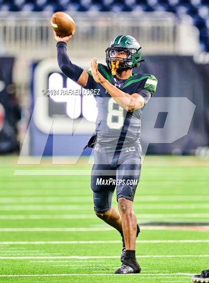 Thumbnail 1 in Iowa Colony vs. Randle (UIL 5A D2 Football Quarterfinal) photogallery.