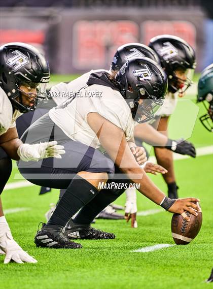 Thumbnail 3 in Iowa Colony vs. Randle (UIL 5A D2 Football Quarterfinal) photogallery.