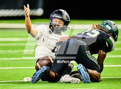 Thumbnail 3 in Iowa Colony vs. Randle (UIL 5A D2 Football Quarterfinal) photogallery.
