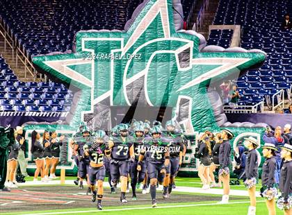 Thumbnail 3 in Iowa Colony vs. Randle (UIL 5A D2 Football Quarterfinal) photogallery.
