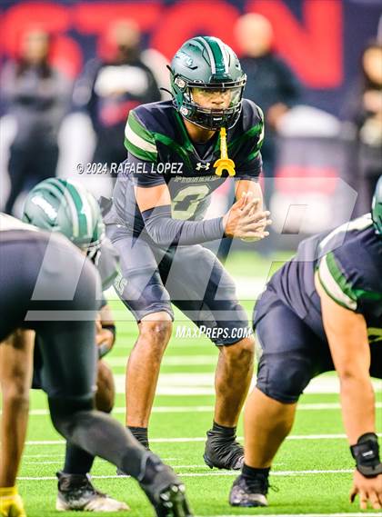 Thumbnail 2 in Iowa Colony vs. Randle (UIL 5A D2 Football Quarterfinal) photogallery.