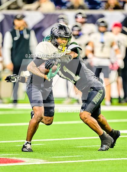 Thumbnail 2 in Iowa Colony vs. Randle (UIL 5A D2 Football Quarterfinal) photogallery.
